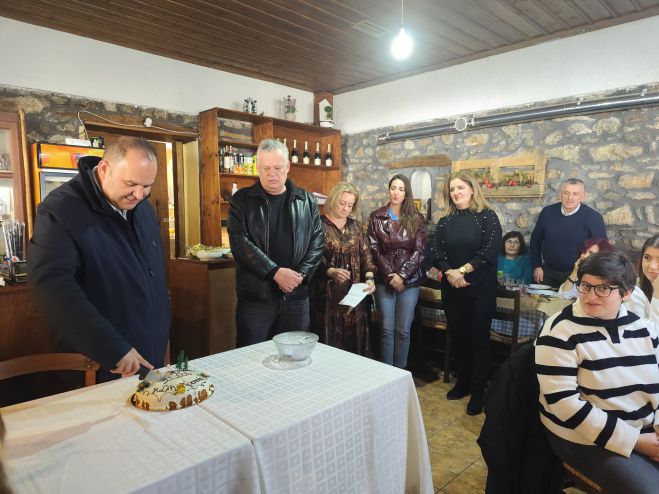 Σε κλίμα χαράς, ζεστασιάς και ενότητας η κοπή πρωτοχρονιάτικης πίτας για τους εργαζόμενους του Δήμου Γορτυνίας (εικόνες)