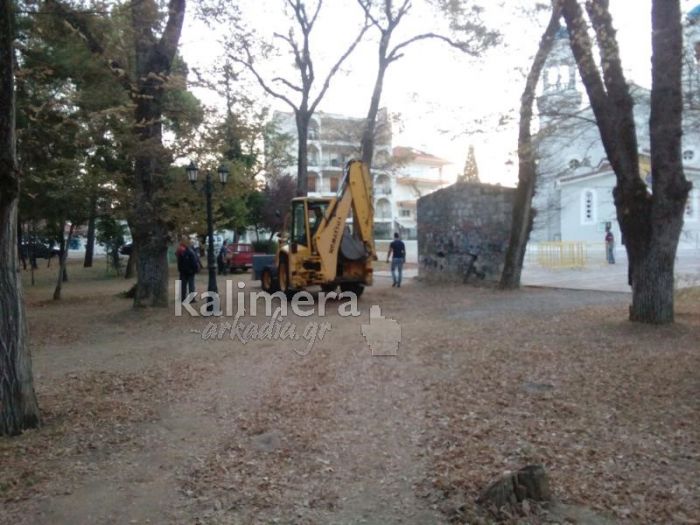 Ό&tau;&alpha;&nu; &eta; &Tau;&rho;ί&pi;&omicron;&lambda;&eta; έ&psi;&alpha;&chi;&nu;&epsilon; &tau;&omicron;&nu; ... &alpha;&nu;ύ&pi;&alpha;&rho;&kappa;&tau;&omicron; &theta;&eta;&sigma;&alpha;&upsilon;&rho;ό &sigma;&tau;&eta;&nu; &pi;&lambda;&alpha;&tau;&epsilon;ί&alpha; Ά&rho;&epsilon;&omega;&sigmaf;!