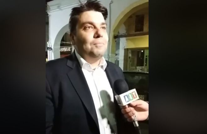 &Nu;. &Gamma;&iota;&alpha;&nu;&nu;&alpha;&kappa;ό&pi;&omicron;&upsilon;&lambda;&omicron;&sigmaf;: "&Eta; &Pi;&epsilon;&lambda;&omicron;&pi;ό&nu;&nu;&eta;&sigma;&omicron;&sigmaf; &alpha;&lambda;&lambda;ά&zeta;&epsilon;&iota; &sigma;&epsilon;&lambda;ί&delta;&alpha;, &alpha;&lambda;&lambda;ά &alpha;&pi;ό &sigma;ή&mu;&epsilon;&rho;&alpha; &delta;&epsilon;&nu; &upsilon;&pi;ά&rho;&chi;&epsilon;&iota; &nu;&iota;&kappa;&eta;&tau;ή&sigmaf; &kappa;&alpha;&iota; &eta;&tau;&tau;&eta;&mu;έ&nu;&omicron;&sigmaf;" (vd)