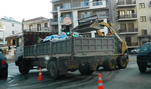 &Tau;&alpha; &sigma;&kappa;&omicron;&upsilon;&pi;ί&delta;&iota;&alpha; &phi;&epsilon;ύ&gamma;&omicron;&upsilon;&nu;, &alpha;&lambda;&lambda;ά &eta; &hellip; &mu;&pi;ό&chi;&alpha; &mu;έ&nu;&epsilon;&iota; &sigma;&tau;&iota;&sigmaf; &gamma;&epsilon;&iota;&tau;&omicron;&nu;&iota;έ&sigmaf; &tau;&eta;&sigmaf; &Tau;&rho;ί&pi;&omicron;&lambda;&eta;&sigmaf;!