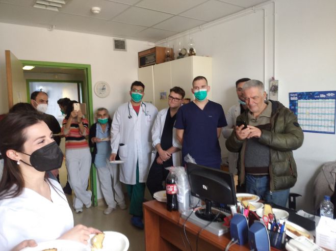 &Eta; &Chi;&epsilon;&iota;&rho;&omicron;&upsilon;&rho;&gamma;&iota;&kappa;ή - &Omega;&Rho;&Lambda; &Kappa;&lambda;&iota;&nu;&iota;&kappa;ή &tau;&omicron;&upsilon; &Nu;&omicron;&sigma;&omicron;&kappa;&omicron;&mu;&epsilon;ί&omicron;&upsilon; έ&kappa;&omicron;&psi;&epsilon; &tau;&eta;&nu; &pi;ί&tau;&alpha; &tau;&eta;&sigmaf; (&epsilon;&iota;&kappa;ό&nu;&epsilon;&sigmaf;)