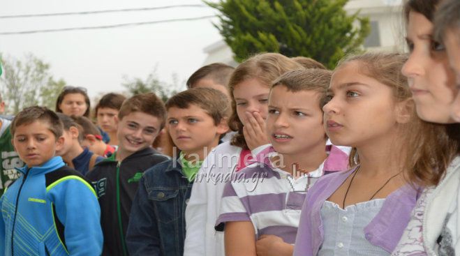 Νέα σχολική χρονιά με αγιασμό στο 1ο Δημοτικό σχολείο Τρίπολης (vd)
