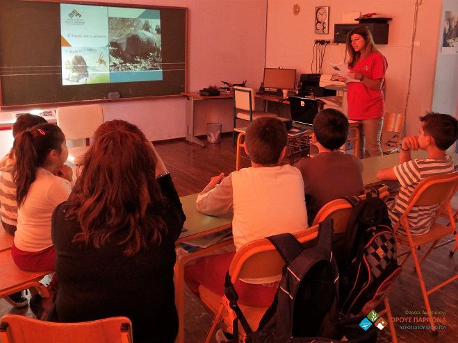 &Mu;&alpha;&theta;&eta;&tau;έ&sigmaf; &tau;&omicron;&upsilon; &Delta;&eta;&mu;&omicron;&tau;&iota;&kappa;&omicron;ύ &Sigma;&chi;&omicron;&lambda;&epsilon;ί&omicron;&upsilon; &Pi;&epsilon;&lambda;&epsilon;&tau;ώ&nu; &epsilon;&nu;&eta;&mu;&epsilon;&rho;ώ&theta;&eta;&kappa;&alpha;&nu; &gamma;&iota;&alpha; &tau;&eta;&nu; &pi;&rho;&omicron;&sigma;&tau;&alpha;&tau;&epsilon;&upsilon;ό&mu;&epsilon;&nu;&eta; &pi;&epsilon;&rho;&iota;&omicron;&chi;ή &Pi;ά&rho;&nu;&omega;&nu;&alpha; &ndash; &Mu;&omicron;&upsilon;&sigma;&tau;&omicron;ύ