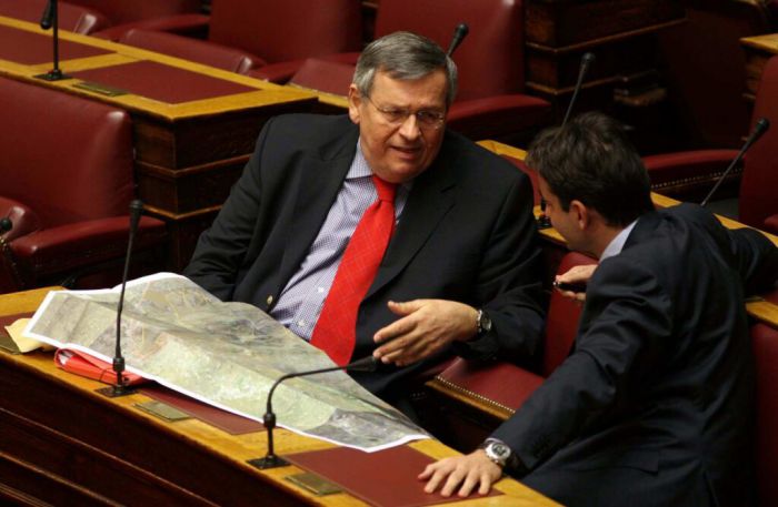 &Mu;ά&nu;&omicron;&sigmaf;: "&Beta;&omicron;&lambda;&epsilon;&mu;έ&nu;&omicron;&iota; &sigma;&tau;&omicron; &Delta;&eta;&mu;ό&sigma;&iota;&omicron; ό&sigma;&omicron;&iota; &alpha;&pi;έ&rho;&gamma;&eta;&sigma;&alpha;&nu; &gamma;&iota;&alpha; &tau;&alpha; &Tau;έ&mu;&pi;&eta;" (vd)