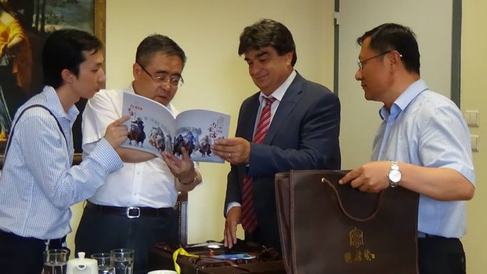 Κινέζοι από το κρατίδιο της Εσωτερικής Μογγολίας στην Αρκαδία! (vd)