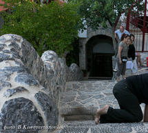 &Eta; &epsilon;&omicron;&rho;&tau;ή &tau;&eta;&sigmaf; &Pi;&alpha;&nu;&alpha;&gamma;ί&alpha;&sigmaf; &sigma;&tau;&eta; &Mu;&eta;&tau;&rho;ό&pi;&omicron;&lambda;&eta; &Mu;&alpha;&nu;&tau;&iota;&nu;&epsilon;ί&alpha;&sigmaf; &kappa;&alpha;&iota; &Kappa;&upsilon;&nu;&omicron;&upsilon;&rho;ί&alpha;&sigmaf; (&epsilon;&iota;&kappa;ό&nu;&epsilon;&sigmaf;)