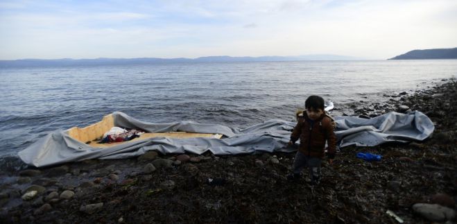 Τούρκοι διακινητές «σπρώχνουν» κόσμο στα τουρκικά παράλια (vd)