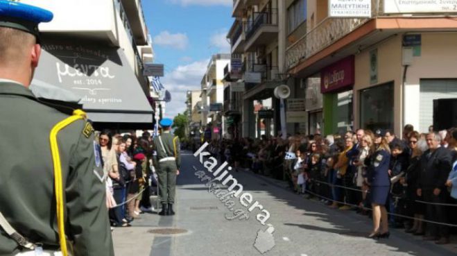 Live &eta; &pi;&alpha;&rho;έ&lambda;&alpha;&sigma;&eta; &gamma;&iota;&alpha; &tau;&eta;&nu; "28&eta; &Omicron;&kappa;&tau;&omega;&beta;&rho;ί&omicron;&upsilon;" &sigma;&tau;&eta;&nu; &Tau;&rho;ί&pi;&omicron;&lambda;&eta;! (vd)