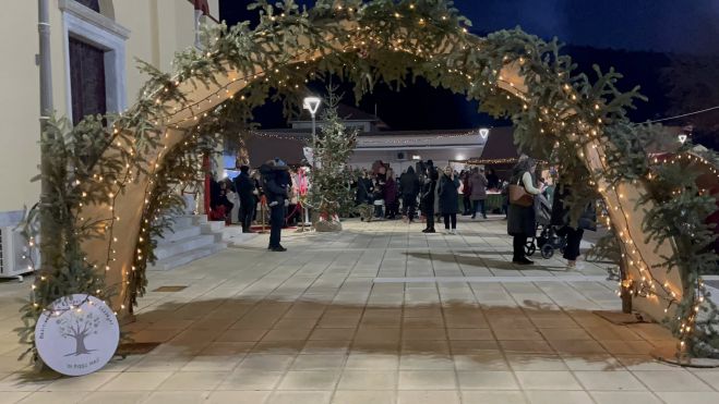 &Omicron;&iota; &Rho;ί&zeta;&epsilon;&sigmaf; &Tau;&epsilon;&gamma;έ&alpha;&sigmaf; &phi;ό&rho;&epsilon;&sigma;&alpha;&nu; &tau;&alpha; &gamma;&iota;&omicron;&rho;&tau;&iota;&nu;ά &tau;&omicron;&upsilon;&sigmaf; - Ά&nu;&omicron;&iota;&xi;&epsilon; &tau;&omicron; &chi;&rho;&iota;&sigma;&tau;&omicron;&upsilon;&gamma;&epsilon;&nu;&nu;&iota;ά&tau;&iota;&kappa;&omicron; &chi;&omega;&rho;&iota;ό (&epsilon;&iota;&kappa;ό&nu;&epsilon;&sigmaf; - &beta;ί&nu;&tau;&epsilon;&omicron;)