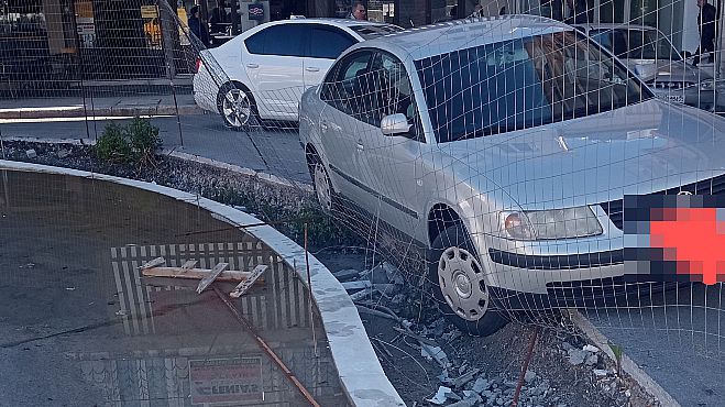 &Alpha;&upsilon;&tau;&omicron;&kappa;ί&nu;&eta;&tau;&omicron; "&phi;&rho;ά&kappa;&alpha;&rho;&epsilon;" &sigma;&epsilon; &kappa;&rho;ά&sigma;&pi;&epsilon;&delta;&omicron; &sigma;&tau;&eta;&nu; &pi;&lambda;&alpha;&tau;&epsilon;ί&alpha; &Alpha;&gamma;ί&omicron;&upsilon; &Beta;&alpha;&sigma;&iota;&lambda;&epsilon;ί&omicron;&upsilon;