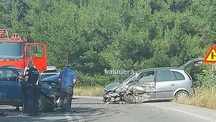 Τροχαίο με τραυματία κοντά στα Τρίκορφα (εικόνες)