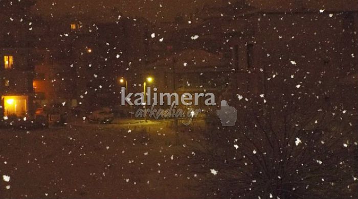 &Sigma;&upsilon;&mu;&beta;&alpha;ί&nu;&epsilon;&iota; &tau;ώ&rho;&alpha;: &Nu;ύ&chi;&tau;&omega;&sigma;&epsilon; &kappa;&alpha;&iota; &sigma;&upsilon;&nu;&epsilon;&chi;ί&zeta;&epsilon;&iota; &nu;&alpha; &chi;&iota;&omicron;&nu;ί&zeta;&epsilon;&iota; &sigma;&tau;&eta;&nu; &Tau;&rho;ί&pi;&omicron;&lambda;&eta; (&epsilon;&iota;&kappa;ό&nu;&epsilon;&sigmaf;)