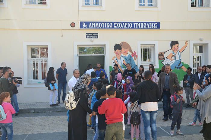 &Xi;&epsilon;&kappa;ί&nu;&eta;&sigma;&alpha;&nu; &tau;&alpha; &mu;&alpha;&theta;ή&mu;&alpha;&tau;&alpha; &sigma;&epsilon; &pi;&alpha;&iota;&delta;&iota;ά &pi;&rho;&omicron;&sigma;&phi;ύ&gamma;&omega;&nu; &sigma;&tau;&omicron; 9&omicron; &Delta;&eta;&mu;&omicron;&tau;&iota;&kappa;ό &Sigma;&chi;&omicron;&lambda;&epsilon;ί&omicron; &Tau;&rho;ί&pi;&omicron;&lambda;&eta;&sigmaf; (vd)