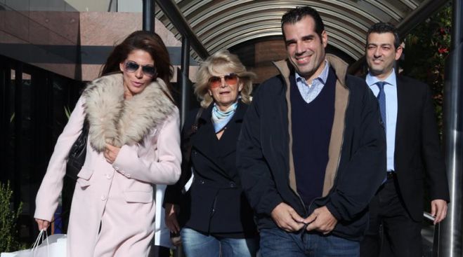 &Pi;&lambda;&epsilon;ύ&rho;&eta;&sigmaf;: "&Mu;&epsilon; &kappa;&rho;ά&tau;&eta;&sigma;&epsilon; &eta; &alpha;ί&sigma;&theta;&eta;&sigma;&eta; &nu;&alpha; &xi;&alpha;&nu;&alpha;&delta;ώ &tau;&alpha; &pi;&alpha;&iota;&delta;&iota;ά &mu;&omicron;&upsilon;"