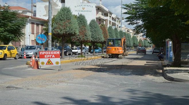 Εργασίες στην οδό Καλαβρύτων από τη ΔΕΥΑΤ