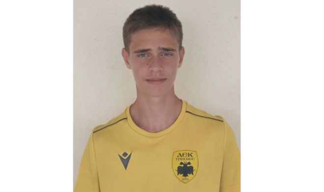 &Sigma;&tau;&eta;&nu; &Alpha;&Epsilon;&Kappa; &Tau;&rho;ί&pi;&omicron;&lambda;&eta;&sigmaf; &omicron; 17&chi;&rho;&omicron;&nu;&omicron;&sigmaf; &Delta;&eta;&mu;ή&tau;&rho;&eta;&sigmaf; &Mu;&pi;&alpha;&lambda;ά&sigma;&eta;&sigmaf;