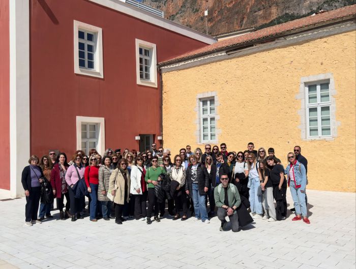 &Pi;&omicron;&lambda;&iota;&tau;&iota;&sigma;&tau;&iota;&kappa;ό &Sigma;&omega;&mu;&alpha;&tau;&epsilon;ί&omicron; &alpha;&pi;ό &tau;&omicron; Ά&rho;&gamma;&omicron;&sigmaf; &sigma;&epsilon; &epsilon;&mu;&pi;&epsilon;&iota;&rho;ί&alpha; &gamma;&nu;&omega;&rho;&iota;&mu;ί&alpha;&sigmaf; &mu;&epsilon; &tau;&eta;&nu; &iota;&sigma;&tau;&omicron;&rho;ί&alpha; &kappa;&alpha;&iota; &tau;&iota;&sigmaf; &pi;&alpha;&rho;&alpha;&delta;ό&sigma;&epsilon;&iota;&sigmaf; &tau;&eta;&sigmaf; &Tau;&sigma;&alpha;&kappa;&omega;&nu;&iota;ά&sigmaf;!