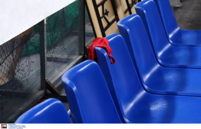 Άφησε κόκκινο ... εσώρουχο στον πάγκο του Ολυμπιακού ο Γιαννακόπουλος