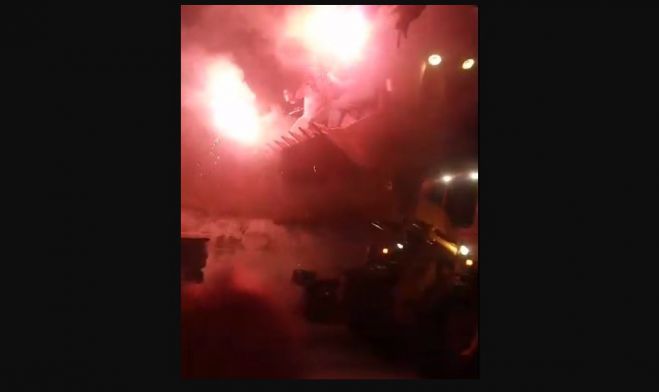 Τραγουδιστής έκανε… είσοδο με μπουλντόζα σε πανηγύρι! (vd)