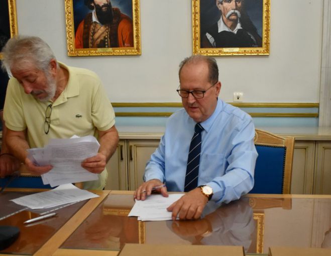 &Sigma;&upsilon;&mu;&beta;ά&sigma;&epsilon;&iota;&sigmaf; έ&rho;&gamma;&omega;&nu; 2,4 &epsilon;&kappa; &epsilon;&upsilon;&rho;ώ &sigma;&tau;&eta;&nu; &Alpha;&rho;&kappa;&alpha;&delta;ί&alpha; &upsilon;&pi;έ&gamma;&rho;&alpha;&psi;&epsilon; &omicron; &pi;&epsilon;&rho;&iota;&phi;&epsilon;&rho;&epsilon;&iota;ά&rho;&chi;&eta;&sigmaf; &Pi;&epsilon;&lambda;&omicron;&pi;&omicron;&nu;&nu;ή&sigma;&omicron;&upsilon; &Pi;. &Nu;ί&kappa;&alpha;&sigmaf;