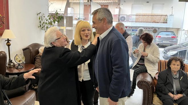 &Tau;&omicron; &Kappa;&Alpha;&Pi;&Eta; έ&kappa;&omicron;&psi;&epsilon; &pi;ί&tau;&alpha; &sigma;&tau;&eta;&nu; &Tau;&rho;ί&pi;&omicron;&lambda;&eta; | &Kappa;&lambda;&epsilon;&iota;ώ &Pi;&alpha;&pi;&alpha;&nu;&tau;&omega;&nu;ί&omicron;&upsilon;: "&Sigma;&alpha;&sigmaf; &sigma;&epsilon;&beta;ό&mu;&alpha;&sigma;&tau;&epsilon; &gamma;&iota;&alpha; ό&sigma;&alpha; &mu;&alpha;&sigmaf; έ&chi;&epsilon;&tau;&epsilon; &pi;&rho;&omicron;&sigma;&phi;έ&rho;&epsilon;&iota; &kappa;&alpha;&iota; &mu;&alpha;&sigmaf; &pi;&rho;&omicron;&sigma;&phi;έ&rho;&epsilon;&tau;&epsilon; &kappa;&alpha;&theta;&eta;&mu;&epsilon;&rho;&iota;&nu;ά" (vd)