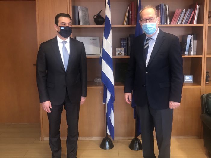 &Pi;&epsilon;&rho;&iota;&phi;&epsilon;&rho;&epsilon;&iota;ά&rho;&chi;&eta;&sigmaf; &sigma;&epsilon; &Upsilon;&pi;&omicron;&upsilon;&rho;&gamma;ό &Pi;&epsilon;&rho;&iota;&beta;ά&lambda;&lambda;&omicron;&nu;&tau;&omicron;&sigmaf;: "&Epsilon;&pi;&iota;&chi;&epsilon;&iota;&rho;&eta;&mu;&alpha;&tau;&iota;&kappa;ό &pi;ά&rho;&kappa;&omicron; &sigma;&tau;&eta;&nu; &Mu;&epsilon;&gamma;&alpha;&lambda;ό&pi;&omicron;&lambda;&eta; &delta;ί&pi;&lambda;&alpha; &sigma;&tau;&omicron;&nu; &alpha;&upsilon;&tau;&omicron;&kappa;&iota;&nu;&eta;&tau;ό&delta;&rho;&omicron;&mu;&omicron;, &sigma;&epsilon; έ&kappa;&tau;&alpha;&sigma;&eta; 3.000 &sigma;&tau;&rho;&epsilon;&mu;&mu;ά&tau;&omega;&nu;"