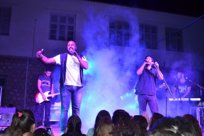 Ματιάμπα – Στρατής τραγούδησαν στο Παράλιο Αστρος (vd)