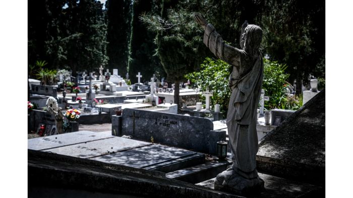 &Epsilon;&kappa;&alpha;&tau;&omicron;&nu;&tau;ά&delta;&epsilon;&sigmaf; &epsilon;&kappa;&tau;&alpha;&phi;έ&sigmaf; &theta;&upsilon;&mu;ά&tau;&omega;&nu; &tau;&omicron;&upsilon; Covid &ndash; Έ&xi;&iota; &chi;&rho;ό&nu;&iota;&alpha; &mu;&epsilon;&tau;ά, &omicron;&iota; &sigma;&omicron;&rho;&omicron;ί &delta;&epsilon;&nu; έ&chi;&omicron;&upsilon;&nu; &alpha;&pi;&omicron;&sigma;&upsilon;&nu;&tau;&epsilon;&theta;&epsilon;ί