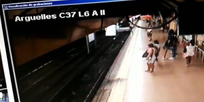 &Tau;&omicron;&nu; &kappa;&lambda;ώ&tau;&sigma;&eta;&sigma;&epsilon; &sigma;&tau;&iota;&sigmaf; &rho;ά&gamma;&epsilon;&sigmaf; &tau;&eta;&nu; ώ&rho;&alpha; &pi;&omicron;&upsilon; &pi;&epsilon;&rho;&nu;&omicron;ύ&sigma;&epsilon; &tau;&omicron; &tau;&rho;έ&nu;&omicron; (vd)