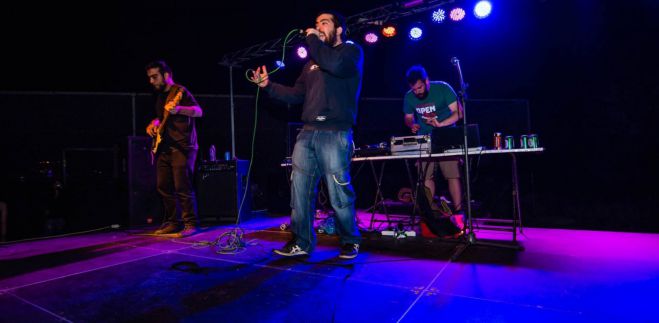 &Tau;&omicron; &Beta;&delta;έ&lambda;&upsilon;&gamma;&mu;&alpha; | Έ&phi;&upsilon;&gamma;&epsilon; &alpha;&pi;ό &tau;&eta; &zeta;&omega;ή &omicron; &gamma;&nu;&omega;&sigma;&tau;ό&sigmaf; &rho;ά&pi;&epsilon;&rho; &Alpha;&nu;&tau;ώ&nu;&eta;&sigmaf; &Mu;&alpha;&nu;&omicron;&upsilon;&sigma;ά&kappa;&eta;&sigmaf;