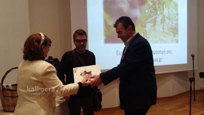 Έ&nu;&alpha; &mu;&omicron;&nu;&alpha;&delta;&iota;&kappa;ό &alpha;&phi;&iota;έ&rho;&omega;&mu;&alpha; &sigma;&tau;&omicron; "&Mu;&omicron;&sigma;&chi;&omicron;&phi;ί&lambda;&epsilon;&rho;&omicron; &Mu;&alpha;&nu;&tau;&iota;&nu;&epsilon;ί&alpha;&sigmaf;" &pi;&alpha;&rho;&omicron;&upsilon;&sigma;&iota;ά&sigma;&tau;&eta;&kappa;&epsilon; &sigma;&tau;&eta;&nu; &Alpha;&theta;ή&nu;&alpha;! (vd)
