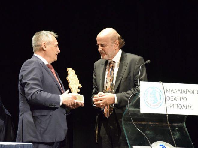 Κώστας Τζιούμης: «Ο κ. Παπαδημητρίου αποτελεί κόσμημα και καύχημα για τον τόπο μας»