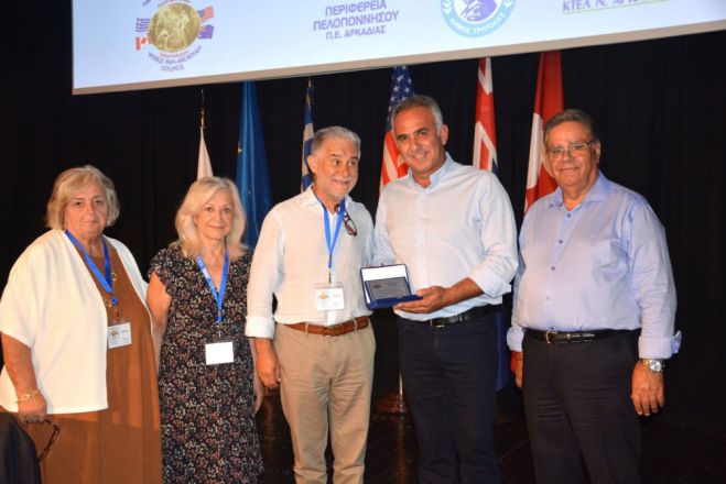 &Gamma;&iota;ά&nu;&nu;&eta;&sigmaf; &Tau;&rho;&omicron;&upsilon;&pi;ή&sigmaf;: &laquo;&Epsilon;&pi;&iota;&chi;&epsilon;&iota;&rho;ή&sigma;&tau;&epsilon; &sigma;&tau;&eta;&nu; &Alpha;&rho;&kappa;&alpha;&delta;ί&alpha;&raquo;. &Omicron;&mu;&iota;&lambda;ί&alpha; &sigma;&tau;&omicron; &Pi;&alpha;&gamma;&kappa;ό&sigma;&mu;&iota;&omicron; &Pi;&alpha;&nu;&alpha;&rho;&kappa;&alpha;&delta;&iota;&kappa;ό &Sigma;&upsilon;&nu;έ&delta;&rho;&iota;&omicron; Έ&nu;&omega;&sigma;&eta;&sigmaf; &Omicron;&mu;&omicron;&sigma;&pi;&omicron;&nu;&delta;&iota;ώ&nu;
