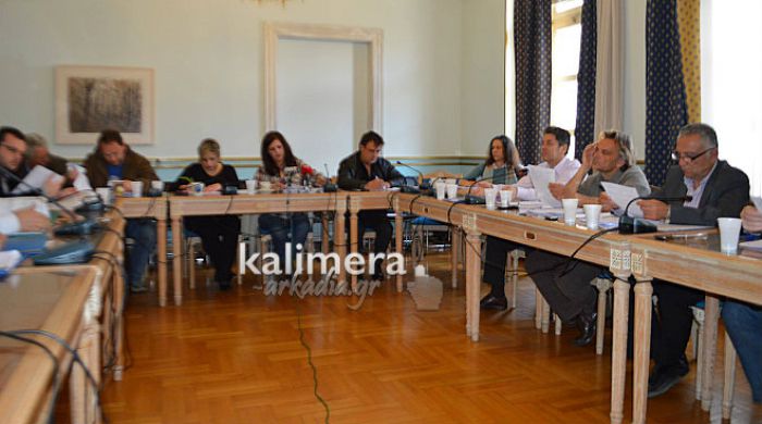 &Pi;&epsilon;&rho;&iota;&phi;έ&rho;&epsilon;&iota;&alpha;: &Kappa;&omicron;&iota;&nu;&omicron;&pi;&rho;&alpha;&xi;ί&alpha; &mu;&epsilon; έ&delta;&rho;&alpha; &tau;&eta;&nu; &Kappa;&omicron;&rho;&iota;&nu;&theta;ί&alpha; &alpha;&nu;&alpha;&lambda;&alpha;&mu;&beta;ά&nu;&epsilon;&iota; &tau;&eta; &mu;&epsilon;&tau;&alpha;&phi;&omicron;&rho;ά &sigma;&kappa;&omicron;&upsilon;&pi;&iota;&delta;&iota;ώ&nu; &tau;&eta;&sigmaf; &Tau;&rho;ί&pi;&omicron;&lambda;&eta;&sigmaf;; (vd)