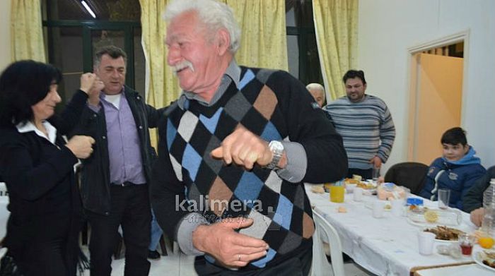 &Tau;&rho;&alpha;&gamma;&omicron;ύ&delta;&iota;, &chi;&omicron;&rho;ό&sigmaf; &kappa;&alpha;&iota; &pi;&omicron;&lambda;ύ &kappa;έ&phi;&iota; &sigma;&tau;&eta; &Chi;&omega;&tau;&omicron;ύ&sigma;&alpha; (&epsilon;&iota;&kappa;ό&nu;&epsilon;&sigmaf; &ndash; &beta;ί&nu;&tau;&epsilon;&omicron;)