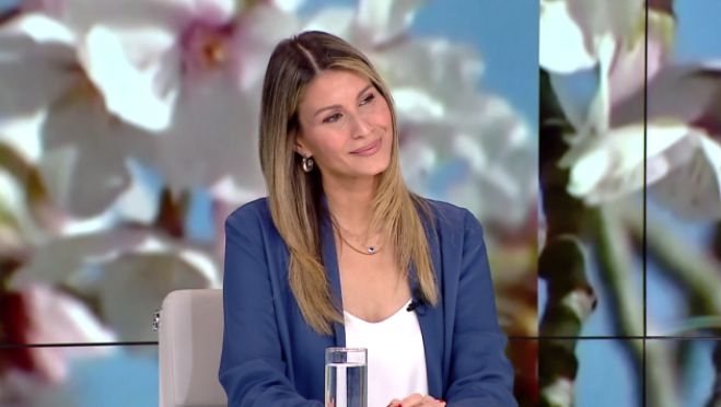 Ά&nu;&nu;&alpha; &Kappa;&alpha;&nu;&delta;&alpha;&rho;ά&kappa;&eta; &gamma;&iota;&alpha; &tau;&eta;&nu; &tau;&alpha;&iota;&nu;ί&alpha; &laquo;&Alpha;&gamma;ό&rho;&iota;&alpha; &sigma;&tau;&omicron; &nu;&tau;&omicron;&upsilon;&sigmaf;&raquo;: &laquo;&Alpha;&pi;&epsilon;&upsilon;&theta;ύ&nu;&epsilon;&tau;&alpha;&iota; &sigma;&epsilon; &pi;&alpha;&iota;&delta;&iota;ά ά&nu;&omega; &tau;&omega;&nu; 12 &epsilon;&tau;ώ&nu; &kappa;&alpha;&iota; &delta;&epsilon;&nu; έ&pi;&rho;&epsilon;&pi;&epsilon; &nu;&alpha; &pi;&rho;&omicron;&beta;&lambda;&eta;&theta;&epsilon;ί&raquo;