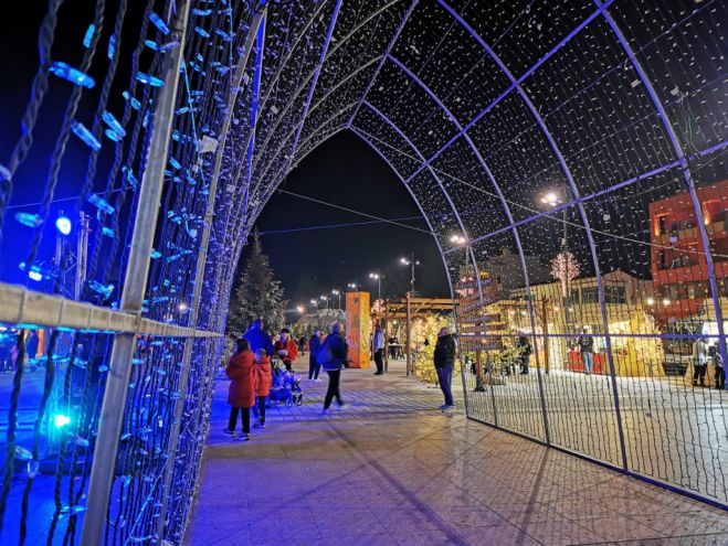 &Tau;&rho;ί&pi;&omicron;&lambda;&eta; | &Tau;&omicron; &epsilon;&omicron;&rho;&tau;&alpha;&sigma;&tau;&iota;&kappa;ό &omega;&rho;ά&rho;&iota;&omicron; &tau;&omega;&nu; &kappa;&alpha;&tau;&alpha;&sigma;&tau;&eta;&mu;ά&tau;&omega;&nu; - &Omicron;&iota; &delta;&rho;ά&sigma;&epsilon;&iota;&sigmaf; &pi;&omicron;&upsilon; &alpha;&nu;&alpha;&kappa;&omicron;ί&nu;&omega;&sigma;&epsilon; &omicron; &Epsilon;&mu;&pi;&omicron;&rho;&iota;&kappa;ό&sigmaf; &Sigma;ύ&lambda;&lambda;&omicron;&gamma;&omicron;&sigmaf; (vd)