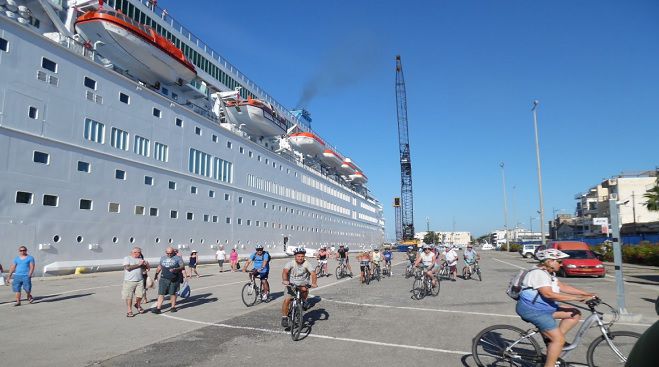 &Kappa;&rho;&omicron;&upsilon;&alpha;&zeta;&iota;&epsilon;&rho;ό&pi;&lambda;&omicron;&iota;&omicron; &mu;&epsilon; 1.500 &epsilon;&pi;&iota;&beta;ά&tau;&epsilon;&sigmaf; &sigma;&tau;&eta;&nu; &Kappa;&alpha;&lambda;&alpha;&mu;ά&tau;&alpha;!