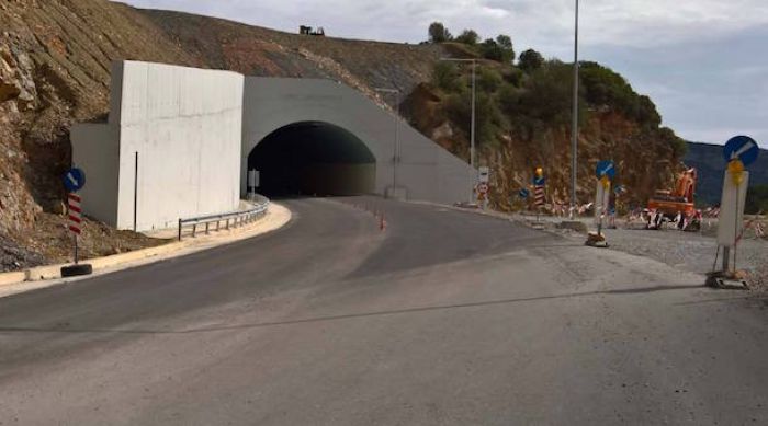 &Sigma;&tau;&eta;&nu; &kappa;&upsilon;&kappa;&lambda;&omicron;&phi;&omicron;&rho;ί&alpha; &kappa;&alpha;&iota; &tau;&omicron; &tau;&epsilon;&lambda;&epsilon;&upsilon;&tau;&alpha;ί&omicron; &kappa;&omicron;&mu;&mu;ά&tau;&iota; &tau;&omicron;&upsilon; &delta;&rho;ό&mu;&omicron;&upsilon; &Alpha;&sigma;&tau;&rho;&omicron;&upsilon;&sigmaf; &ndash; &Tau;&rho;ί&pi;&omicron;&lambda;&eta;&sigmaf;