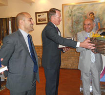 &Alpha;&mu;&epsilon;&rho;&iota;&kappa;ά&nu;&iota;&kappa;&epsilon;&sigmaf; &epsilon;&pi;&epsilon;&nu;&delta;ύ&sigma;&epsilon;&iota;&sigmaf; &sigma;&tau;&eta;&nu; &Pi;&epsilon;&lambda;&omicron;&pi;ό&nu;&nu;&eta;&sigma;&omicron; &pi;&rho;&omicron;&alpha;&nu;ή&gamma;&gamma;&epsilon;&iota;&lambda;&epsilon; &alpha;&pi;ό &tau;&eta;&nu; &Tau;&rho;ί&pi;&omicron;&lambda;&eta; &omicron; &Pi;&rho;έ&sigma;&beta;&eta;&sigmaf; &tau;&omega;&nu; &Eta;.&Pi;.&Alpha;.!