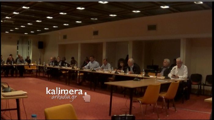 Το ξέσπασμα Τζιούμη κατά Παυλή: «Ξοδεύουμε ένα σκασμό λεφτά και έχουμε πήξει στα σκυλιά»! (vd)