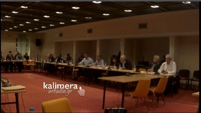 Το ξέσπασμα Τζιούμη κατά Παυλή: «Ξοδεύουμε ένα σκασμό λεφτά και έχουμε πήξει στα σκυλιά»! (vd)