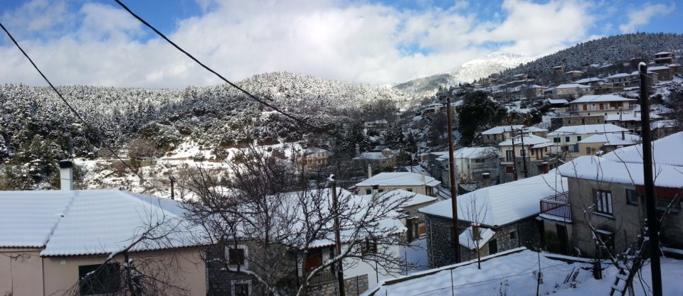 Προσκύνημα στον Άγιο Γεώργιο και γλέντι στην πλατεία του Ροεινού τη Δευτέρα του Πάσχα