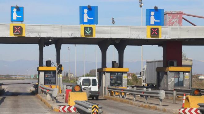 &Sigma;&tau;&omicron; &tau;&rho;&alpha;&pi;έ&zeta;&iota; &alpha;&nu;&alpha;&tau;&iota;&mu;ή&sigma;&epsilon;&iota;&sigmaf; έ&omega;&sigmaf; 10% &sigma;&tau;&alpha; &delta;&iota;ό&delta;&iota;&alpha;