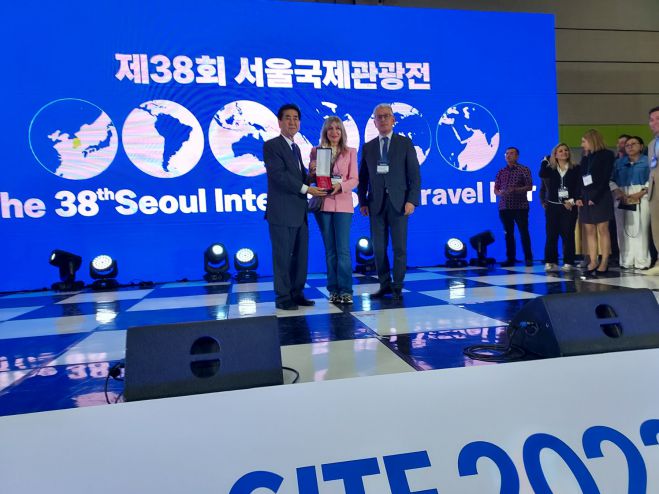 &Sigma;&upsilon;&mu;&mu;&epsilon;&tau;&omicron;&chi;ή &tau;&eta;&sigmaf; &Pi;&epsilon;&rho;&iota;&phi;έ&rho;&epsilon;&iota;&alpha;&sigmaf; &Pi;&epsilon;&lambda;&omicron;&pi;&omicron;&nu;&nu;ή&sigma;&omicron;&upsilon; &sigma;&epsilon; &tau;&omicron;&upsilon;&rho;&iota;&sigma;&tau;&iota;&kappa;έ&sigmaf; &epsilon;&kappa;&theta;έ&sigma;&epsilon;&iota;&sigmaf; &tau;&eta;&sigmaf; &Alpha;&sigma;ί&alpha;&sigmaf; (&Nu;&tau;&omicron;&upsilon;&mu;&pi;ά&iota; &kappa;&alpha;&iota; &Sigma;&epsilon;&omicron;ύ&lambda;)