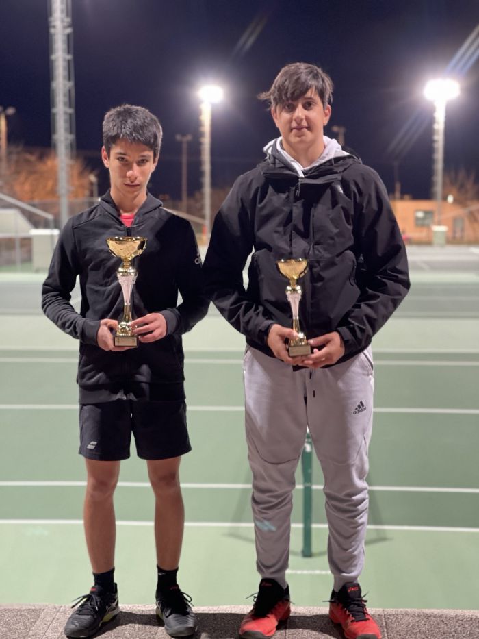 &Tau;έ&nu;&iota;&sigmaf; | 2&omicron;&sigmaf; &sigma;&tau;&omicron; &Epsilon;3 &Pi;ά&tau;&rho;&alpha;&sigmaf; &omicron; &Mu;ί&tau;&alpha;&lambda;&alpha;&sigmaf;