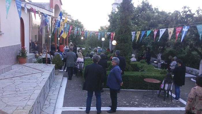 &Gamma;&iota;&omicron;&rho;&tau;ά&zeta;&epsilon;&iota; &omicron; &Nu;&alpha;ό&sigmaf; &Alpha;&gamma;ί&omicron;&upsilon; &Nu;&iota;&kappa;&omicron;&lambda;ά&omicron;&upsilon; &sigma;&tau;&omicron;&nu; &sigma;&tau;&rho;&alpha;&tau;ώ&nu;&alpha; &Tau;&rho;ί&pi;&omicron;&lambda;&eta;&sigmaf; (&epsilon;&iota;&kappa;ό&nu;&epsilon;&sigmaf;)