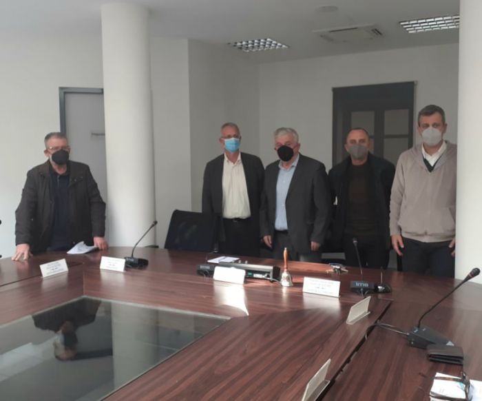 &Sigma;&upsilon;&nu;ά&nu;&tau;&eta;&sigma;&eta; &tau;&omicron;&upsilon; &Delta;&eta;&mu;ά&rho;&chi;&omicron;&upsilon; &Mu;&epsilon;&gamma;&alpha;&lambda;ό&pi;&omicron;&lambda;&eta;&sigmaf; &mu;&epsilon; &kappa;&lambda;&iota;&mu;ά&kappa;&iota;&omicron; &tau;&omicron;&upsilon; &Sigma;&Upsilon;&Rho;&Iota;&Zeta;&Alpha;