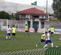 &Tau;&iota; &delta;ή&lambda;&omega;&sigma;&epsilon; &omicron; &pi;&rho;&omicron;&pi;&omicron;&nu;&eta;&tau;ή&sigmaf; &tau;&omicron;&upsilon; &Epsilon;&theta;&nu;&iota;&kappa;&omicron;ύ &Mu;&epsilon;&lambda;&iota;&gamma;&alpha;&lambda;ά (Vd)