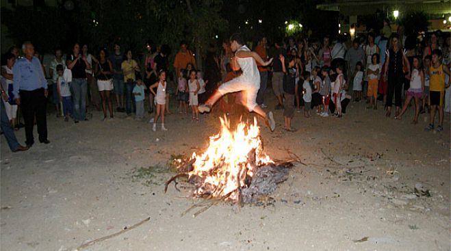 Το έθιμο με τις φωτιές θα αναβιώσει στην περιοχή της Μεταμόρφωσης!